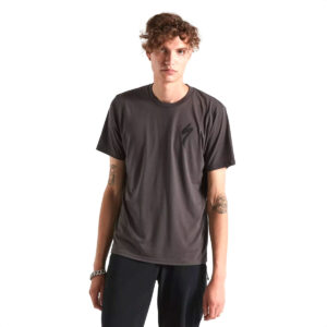 REMERA CAMISETA SPECIALIZED S-LOGO TEE SS MEN CHARCOAL