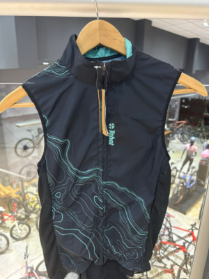 CHALECO TAHAT NEGRO C/ VERDE AGUA TALLE M
